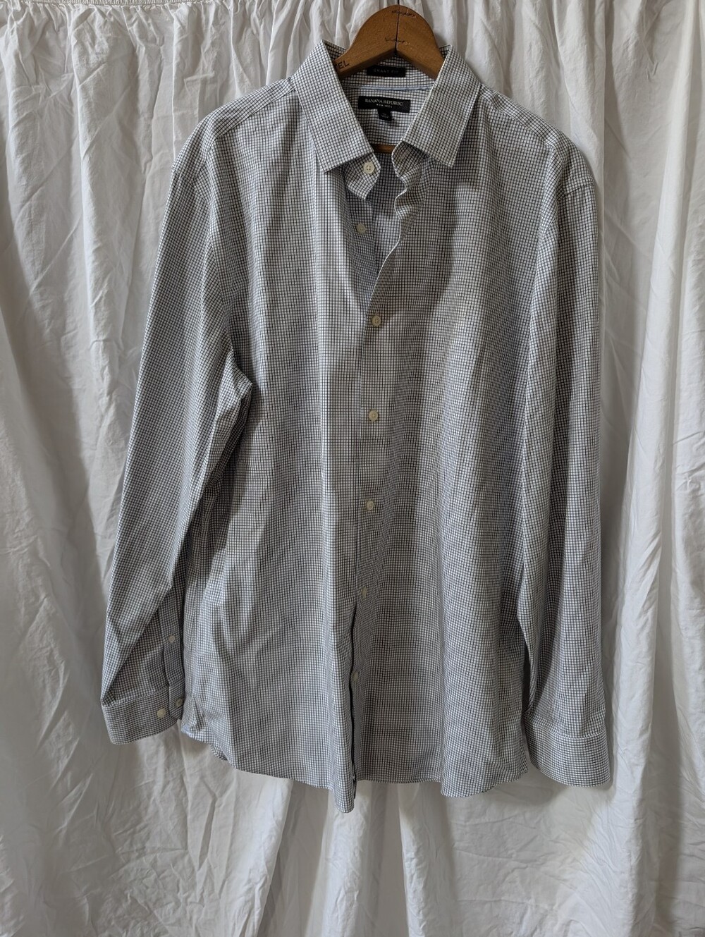 Banana Republic Classic Men's Long-Sleeve Button-Down Dress Shirt - No Iron